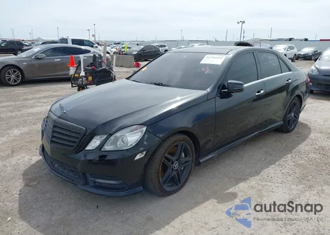 2013 Mercedes-Benz E 550 4Matic из США, поврежденный, VIN WDDHF9BB5DA738287